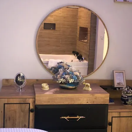 דירה Deluxe In Center טיראנה