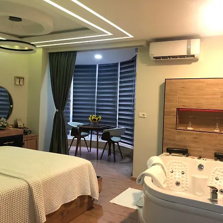 Deluxe In Center