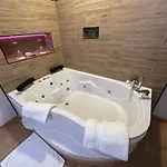 Deluxe In Center Appartamento