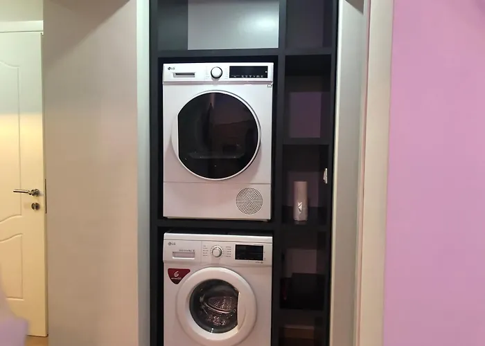 Deluxe In Center Apartment *