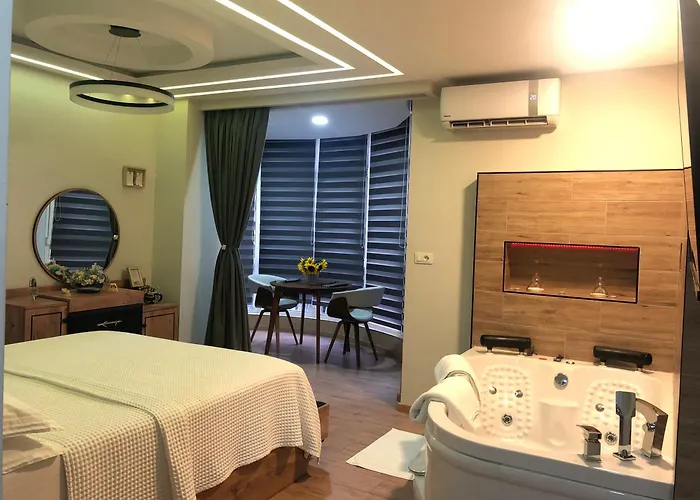 Deluxe In Center